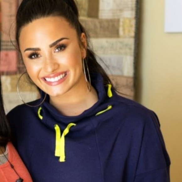 FABLETICS x Demi Lovato Dominique Pullover sweatshirt NWT - Picture 3 of 6